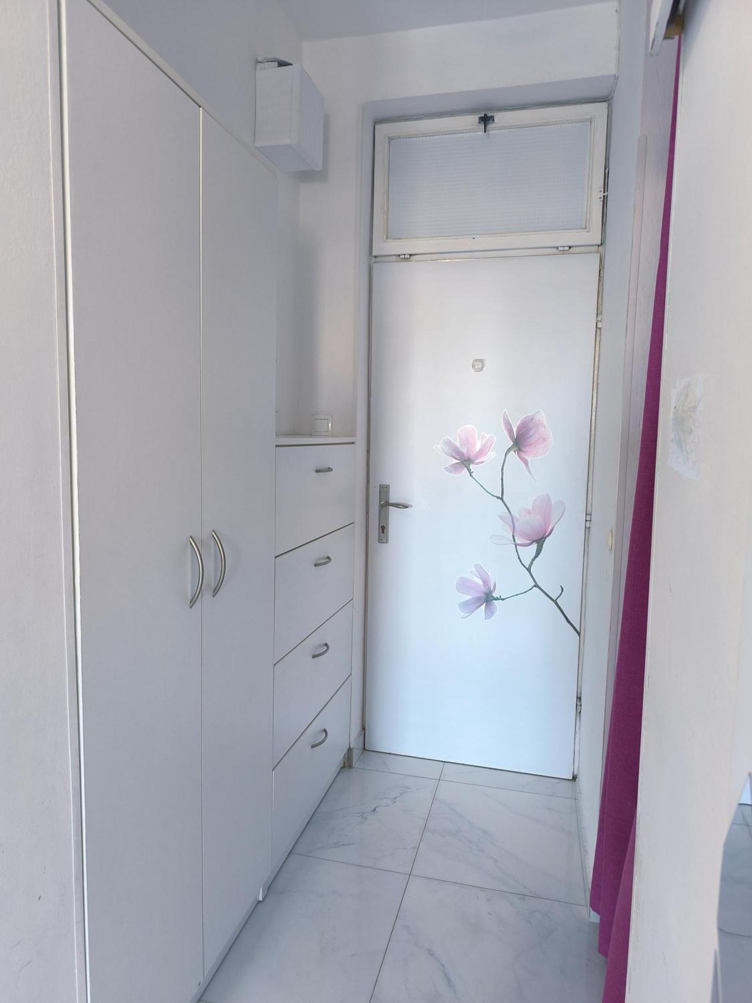 Cute Studio-great Location Apartment *